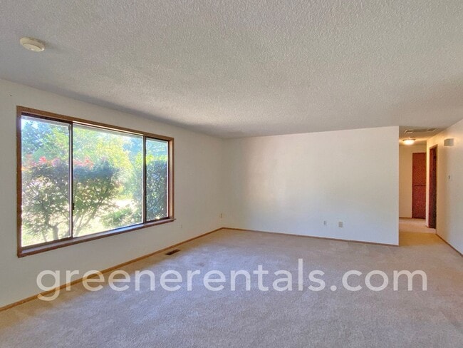 Building Photo - Coming Soon! 3BR 1.75BA Rambler in Olympia...