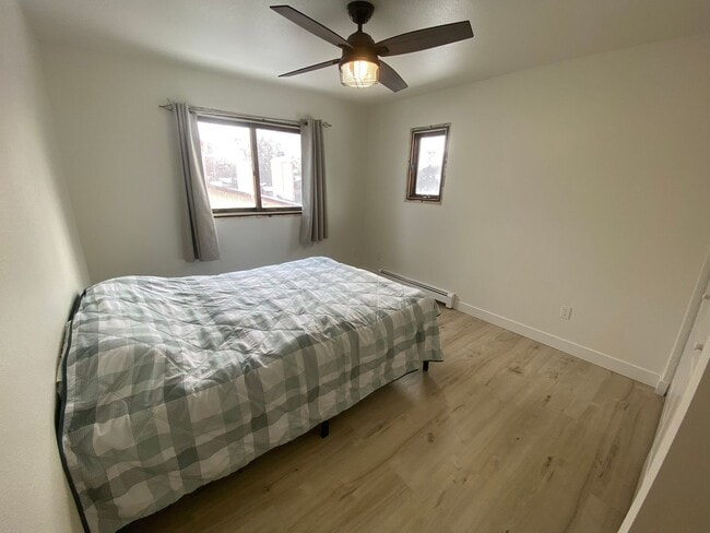 Building Photo - Well maintained 2 bed, 1.5 Bath Townhouse in West Anchorage!