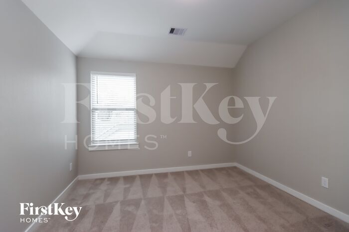 Building Photo - 16411 Little Pine Creek Dr
