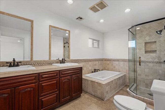 Building Photo - Updated 3-Bedroom Home with Outdoor Kitche...