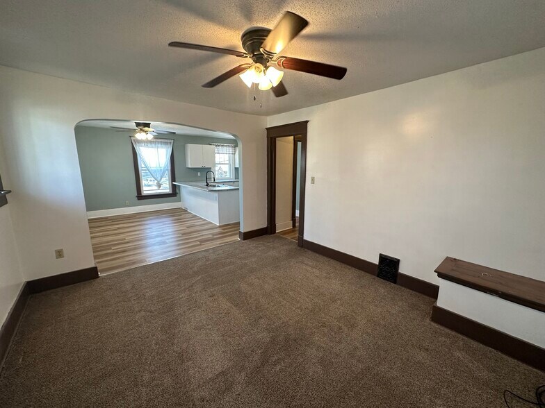 Building Photo - 221 E Dover Ct