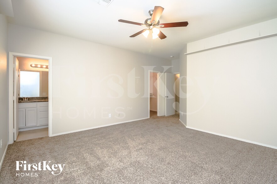 Building Photo - 991 E Desert Moon Trail