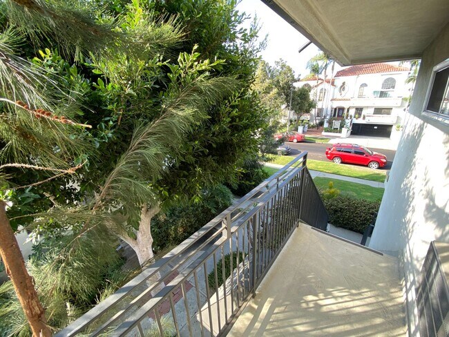 Interior Photo - can374