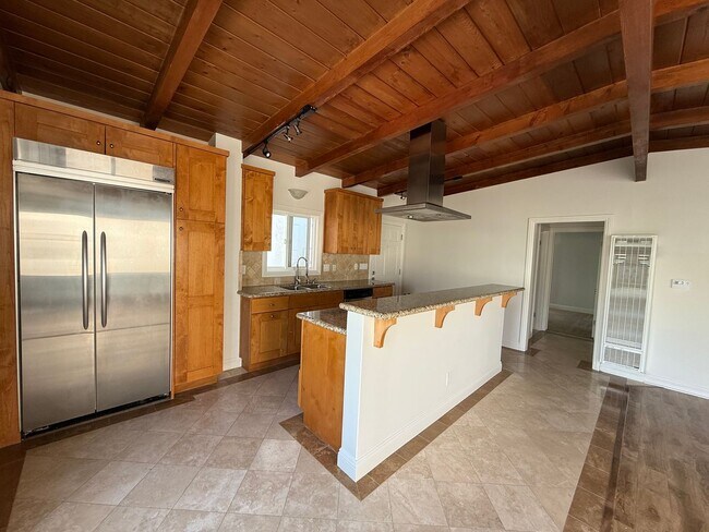 Building Photo - 210 Seaview St