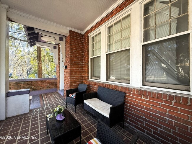 Building Photo - 146 W 6th St