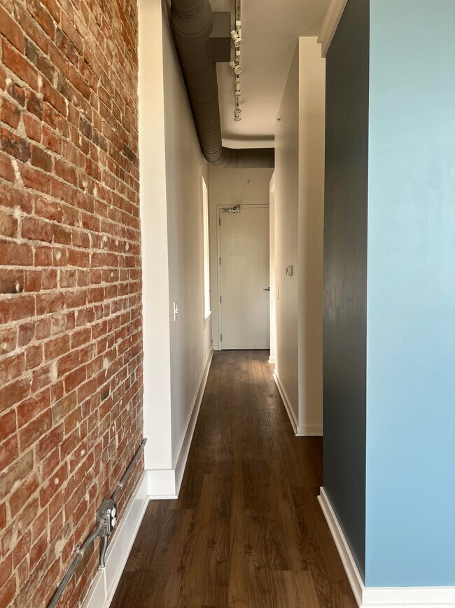 Building Photo - 148 W Broadway St