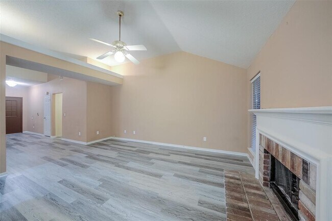 Building Photo - 143 W Village Knoll Cir