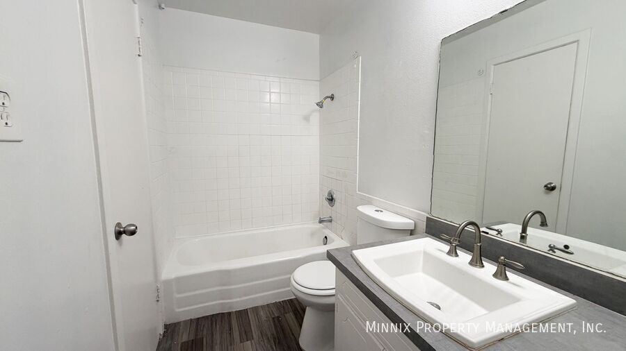 Building Photo - 2010 Ave. S