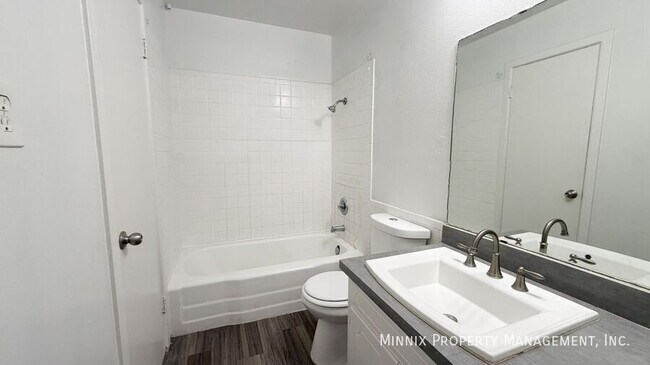 Building Photo - 2010 Ave. S