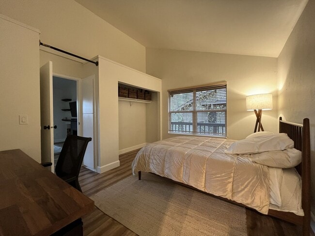 Building Photo - Newly Renovated 1Bd + 1Ba Condo in West Haven-Sylvan! No Stairs, Direct Access, Parking + Pool, S...