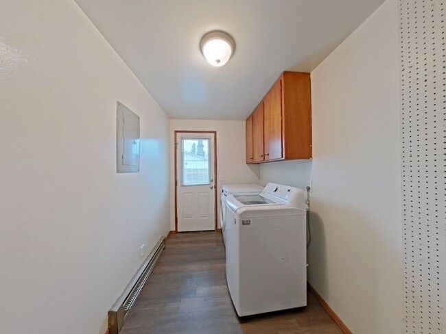 Building Photo - WINTER SPECIAL ~ $735 OFF FIRST MONTH RENT