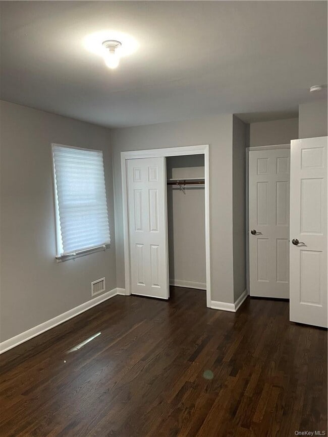 Building Photo - 7 Castle Dr