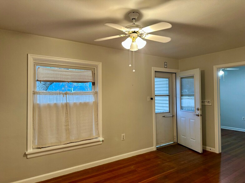 Building Photo - 114 Taulman St