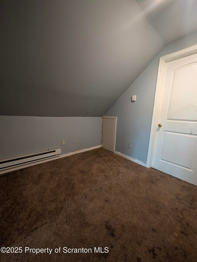 Building Photo - 954 E Elm St