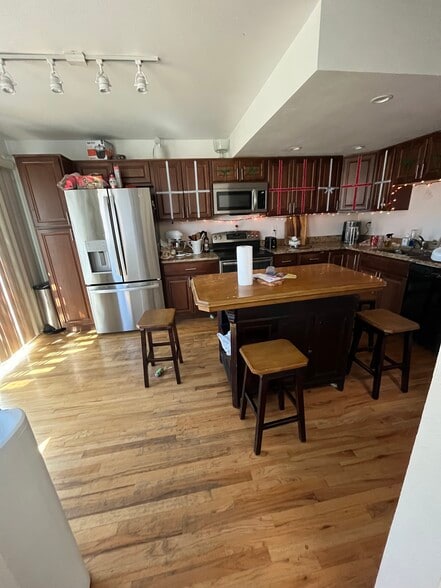 Kitchen - 1515 Harrison Ave