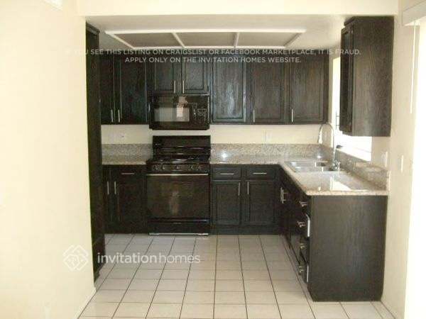 Building Photo - 39201 Chalfont Ln