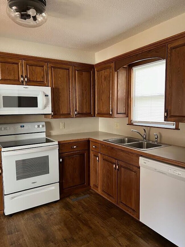 Building Photo - 219 W Market St