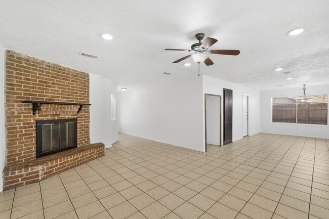 Building Photo - 15226 Flamingo Park