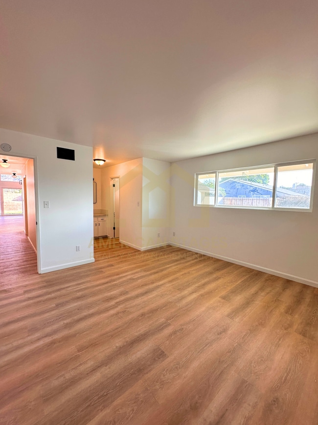 Building Photo - 1012 N H St