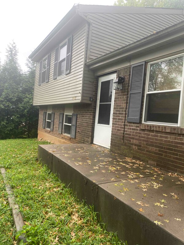 Building Photo - 9008 John Paul Ct