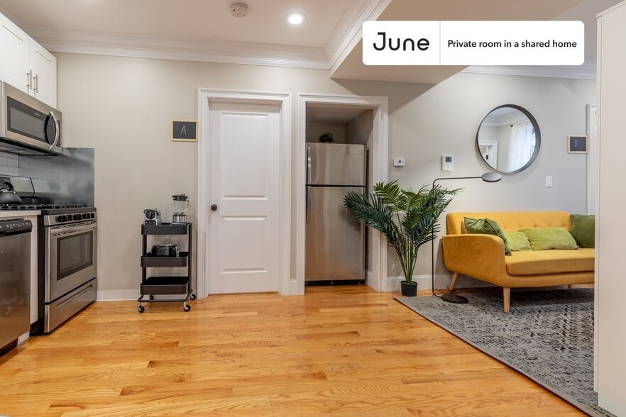 Building Photo - Room in Shared 4 bed/1 bath home