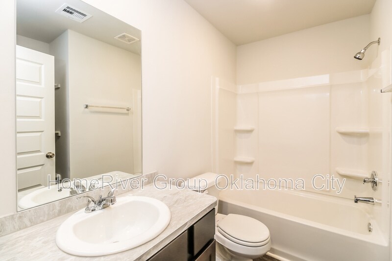 Building Photo - 1213 S Brk Dr