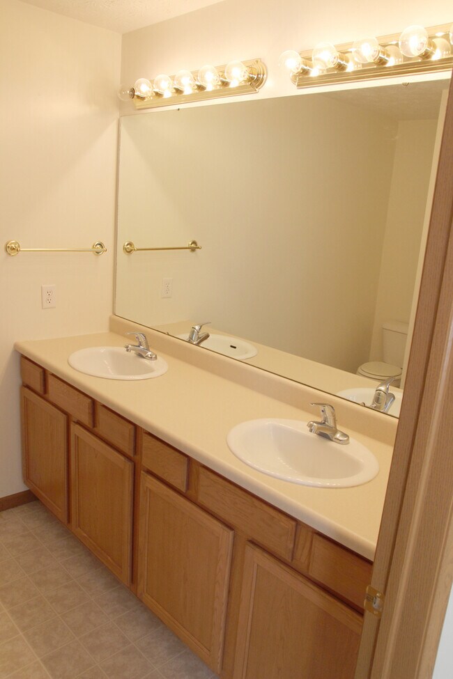 Building Photo - Pebblebrook Apartments 109