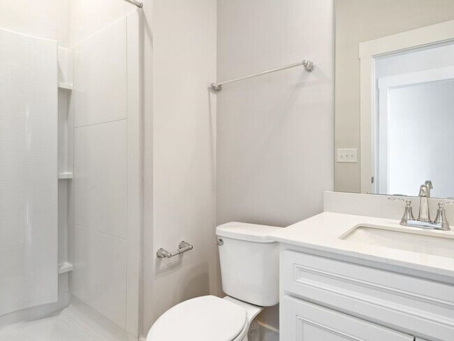 Building Photo - 4 Bedroom Townhome in Spartanburg