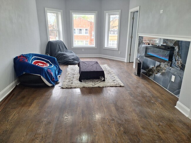 Building Photo - 4947 W Race Ave