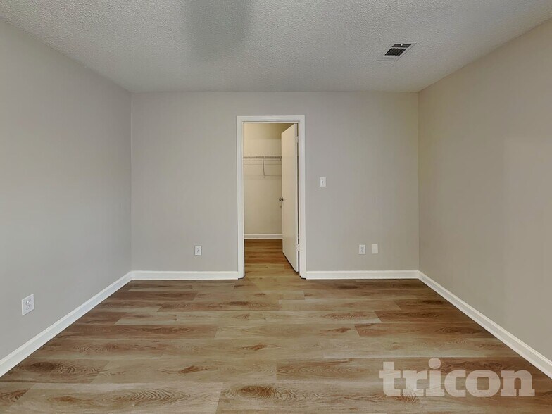 Building Photo - 11069 Hunters Ln