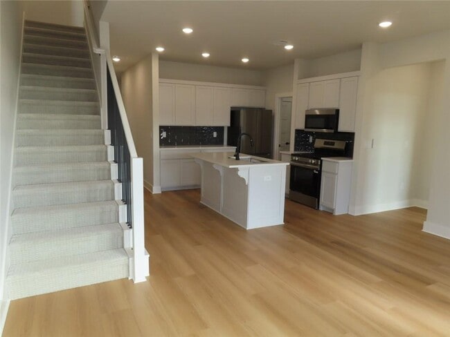 Building Photo - 1881 Lapis Ave