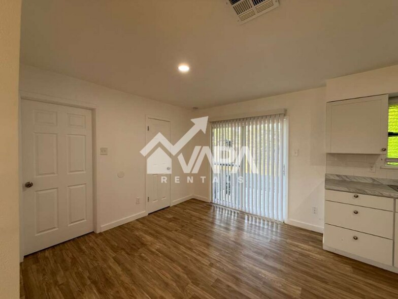 Building Photo - 9226 Nagel St