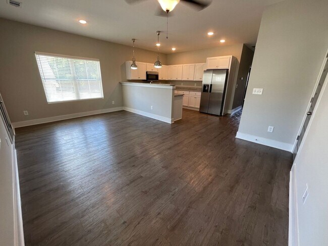Building Photo - 170 Johnson Dr Ext