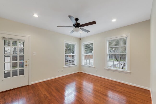 Building Photo - 5710 Greenbriar Dr