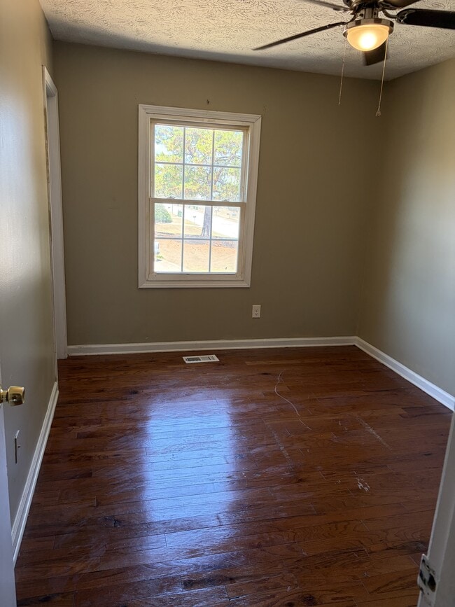 Building Photo - 808 N Gap Loop