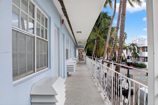 Building Photo - 635 8th St