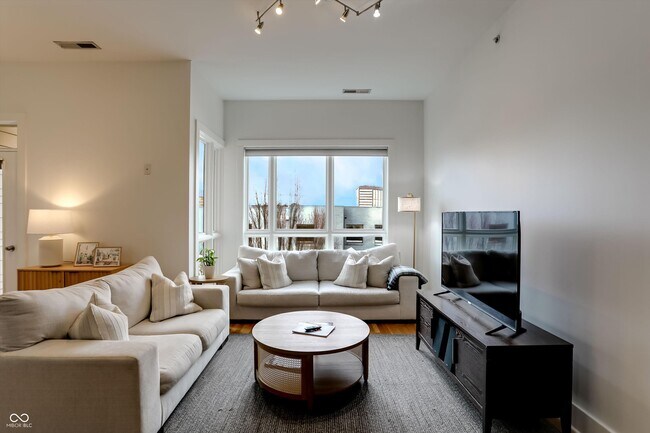 Building Photo - 233 E St Joseph St