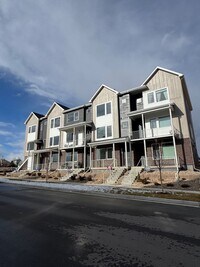 Building Photo - Brand-new townhome for rent in the heart of Erie Town Center