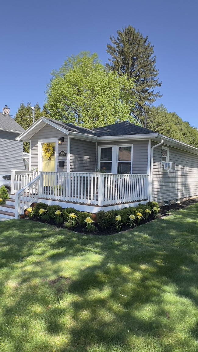 Building Photo - 2595 Shelburn Ave