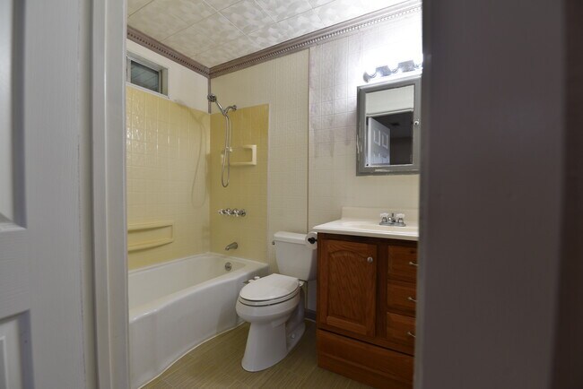 Building Photo - 1713 Ordway St