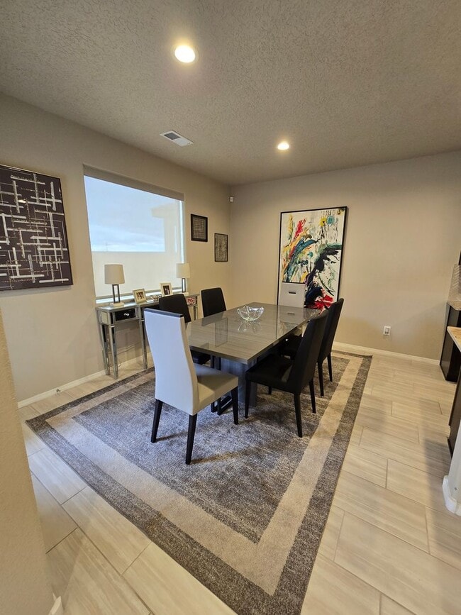 Building Photo - 4 bedroom in Los Diamantes