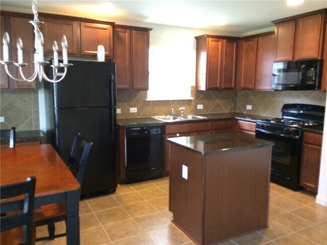 Building Photo - 2021 Nestlewood Dr