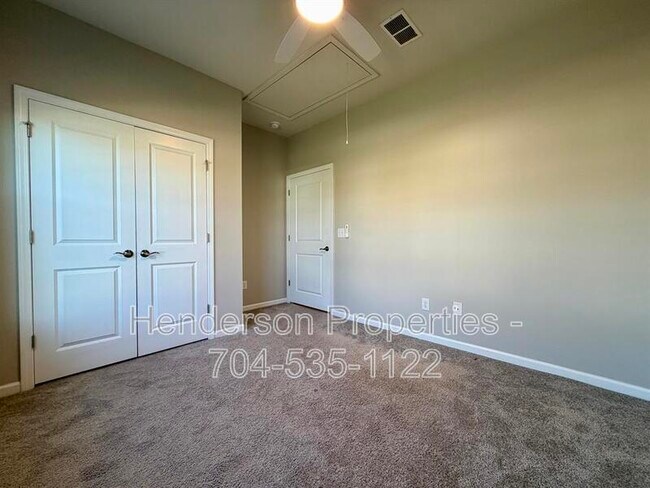 Building Photo - 125 Pampas Pl