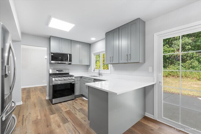 Building Photo - 731 Hickory Ln