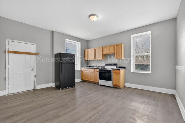 Building Photo - 2102 Adelaide Ave