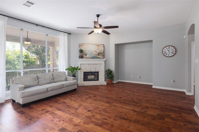 Building Photo - 2279 Fernspring Dr