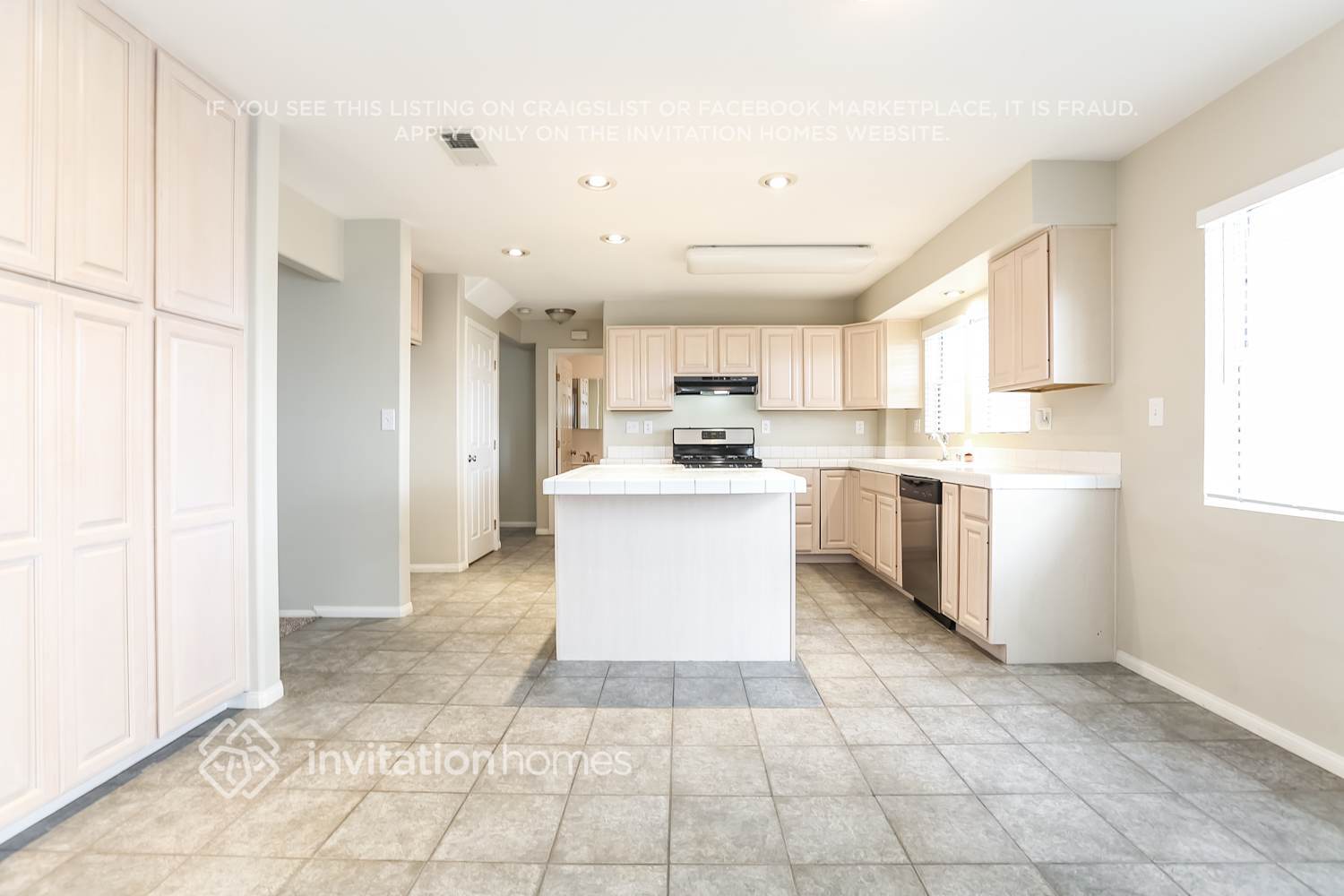 Building Photo - 9404 Wayside Dr
