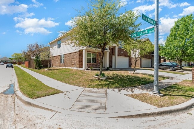 Building Photo - 4956 Thorn Hollow Dr