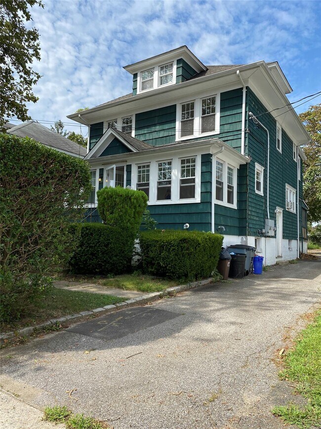 Primary Photo - 38 Totten Pl