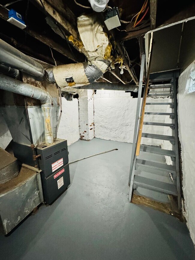 Building Photo - This home shines!